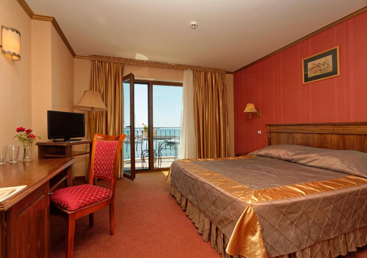 Hotel Mistral Балчик Экстерьер фото