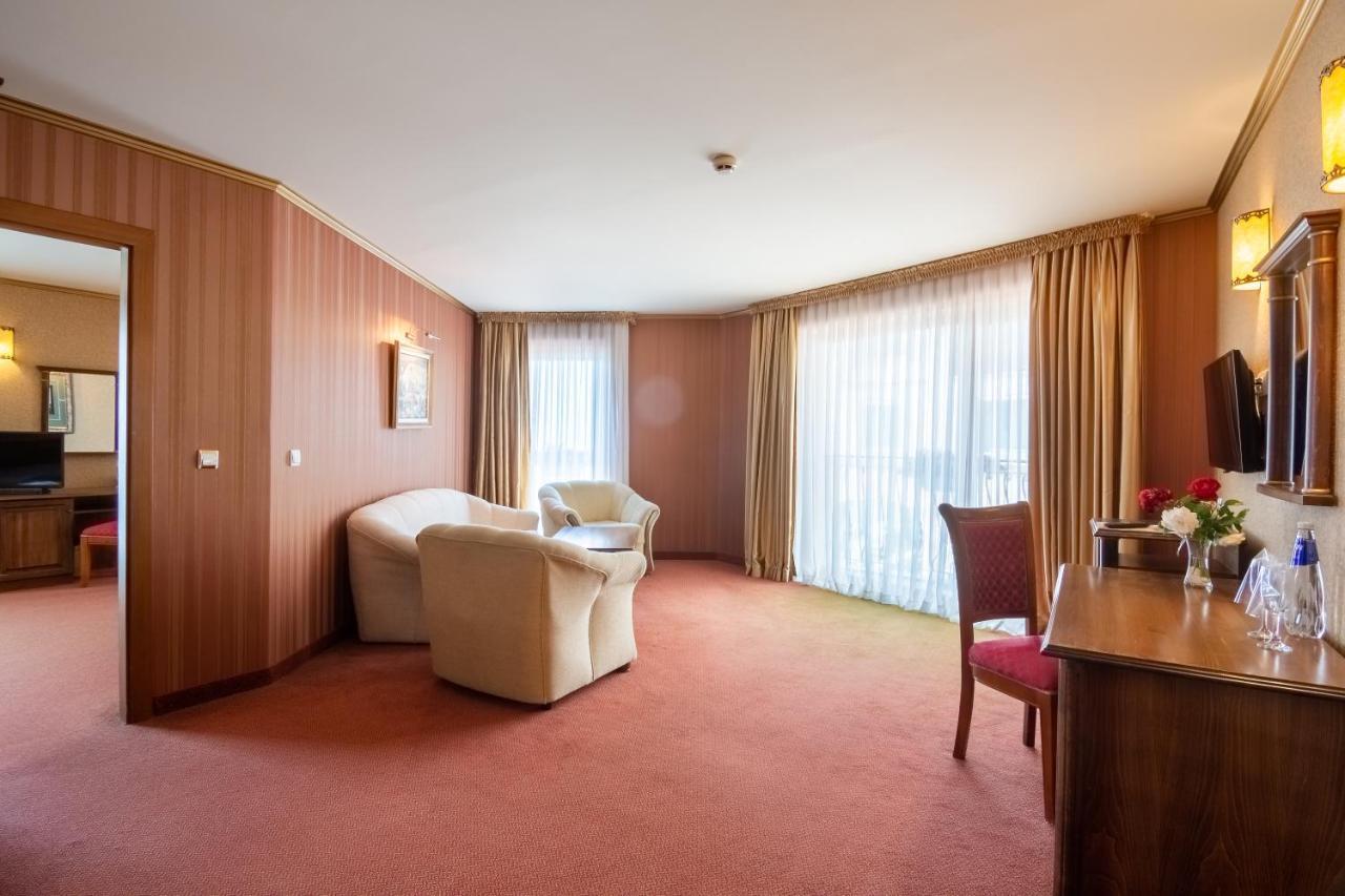 Hotel Mistral Балчик Экстерьер фото